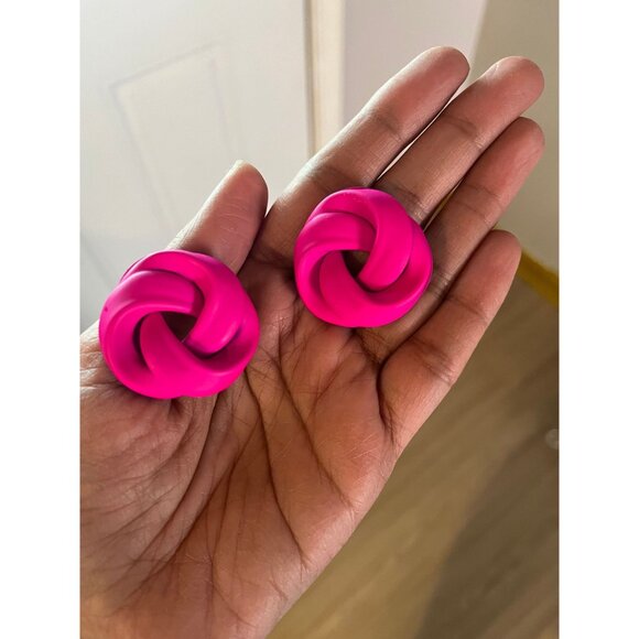 Hot pink stud earring big statement large fuchsia flower neon pink chunky bright - Picture 3 of 6